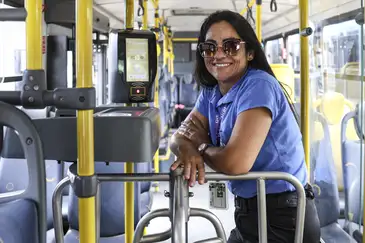 Marcelo Camargo/Agência Brasil Brasília (DF), 05/03/2026 - A cobradora Denise Ulisses dá entrevista à Agência Brasil sobre o impacto da escala de trabalho 6x1. Foto: Marcelo Camargo/Agência Brasil